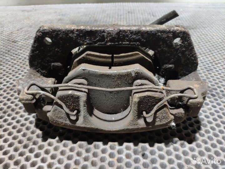 Суппорт передний передний правый Honda Accord 7