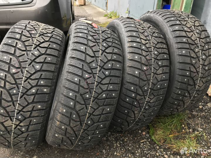 Bridgestone Blizzak Spike-02 SUV 275/55 R20 117H