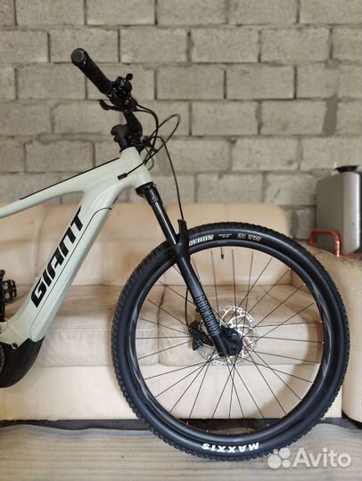 Giant Stance E+ 1 (Bosch Yamaha e-bike)