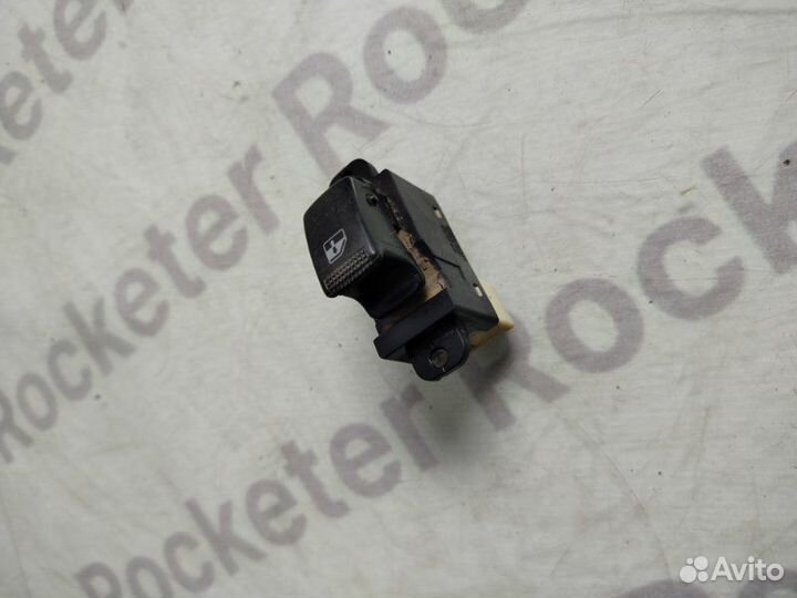 Кнопка стеклоподъемника задняя правая Hyundai