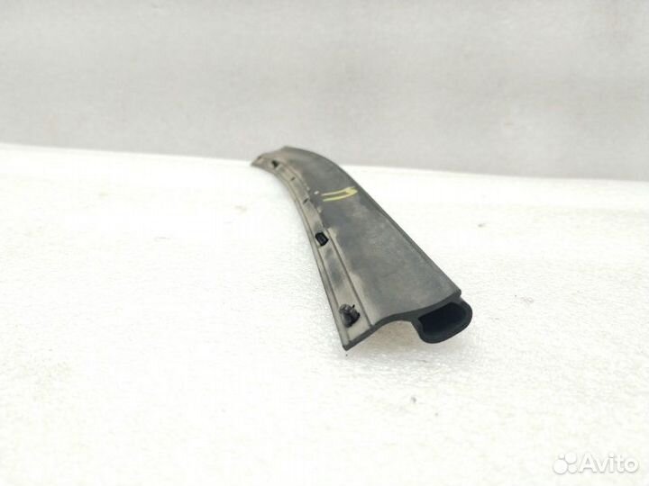 Уплотнитель капота правый Chevrolet Cruze J300