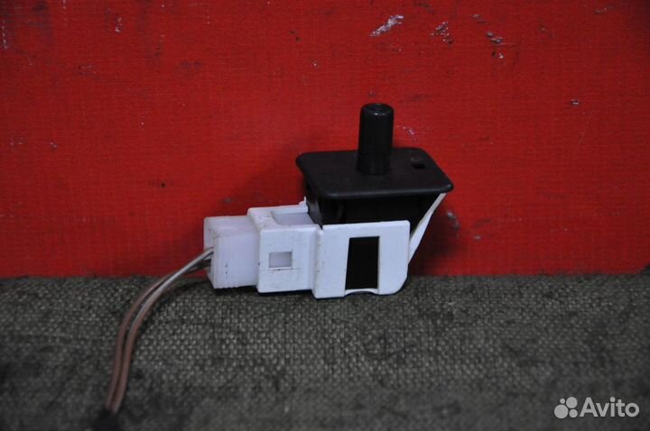 Концевик двери mercedes-benz E-class w210