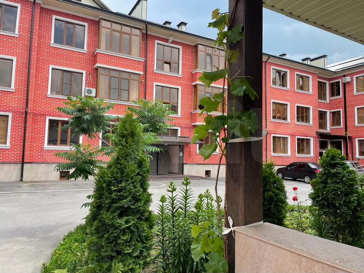 3-к. квартира, 82 м², 1/4 эт.