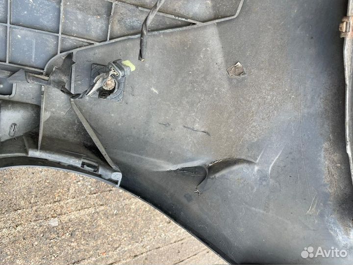 Продам передний бампер BMW F10 дорест цвет Schwarz