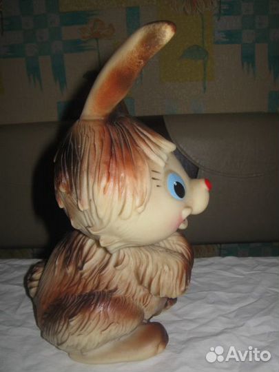 Игрушка. Заяц. резиновый. высота 23 см