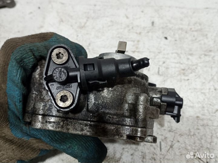 Насос вакуумный Peugeot 207