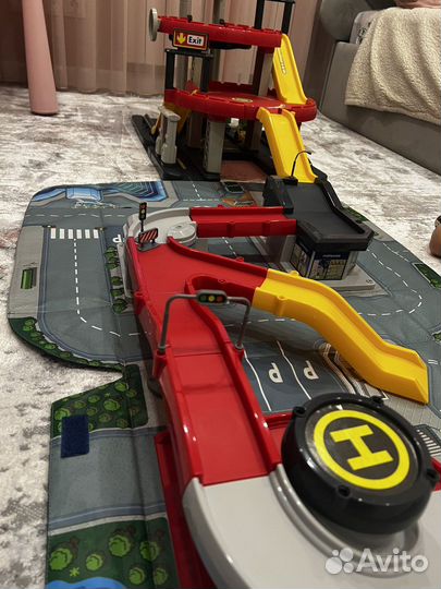 Парковка+улицы города в чемоданчике ELC