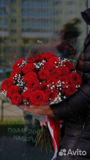 Розы с гипсофилой Букет из 25 роз Розы с доставкой