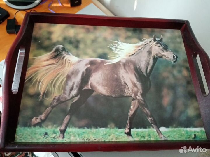 Поднос на подушке