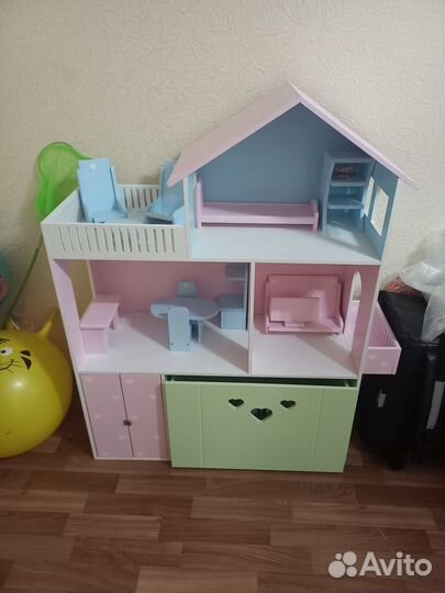 Продам кукольный дом