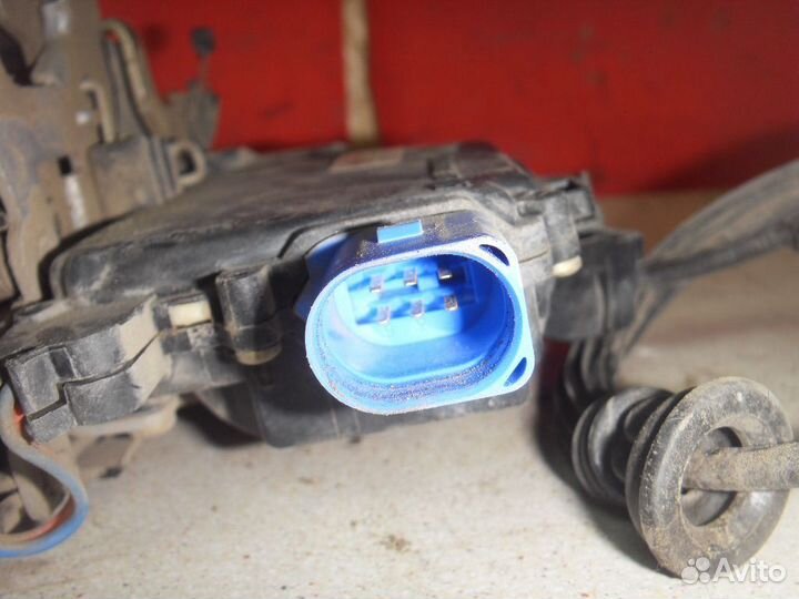 Замок двери задней правой 3B4839016AG Skoda Fabia