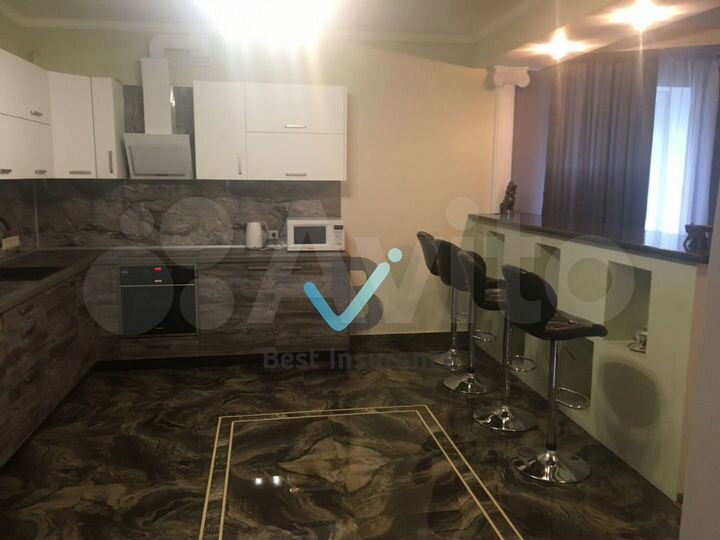 Дом 327 м² на участке 10 сот.