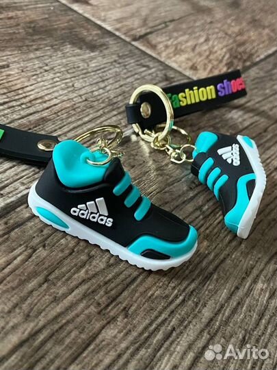 Брелок для ключей кроссовки