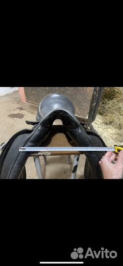 Выездковое седло для лошади