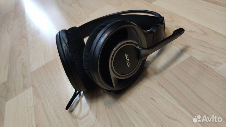 Наушники с микрофоном новыее