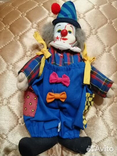 Колекция форфоровых кукол клоунов