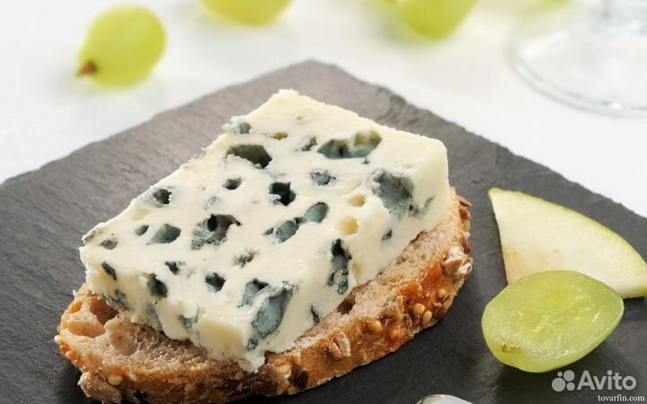 Сыр с плесенью Рокфор зеленый Roquefort Societe