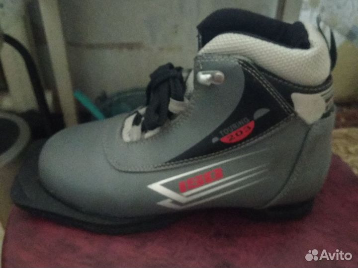Лыжные ботинки