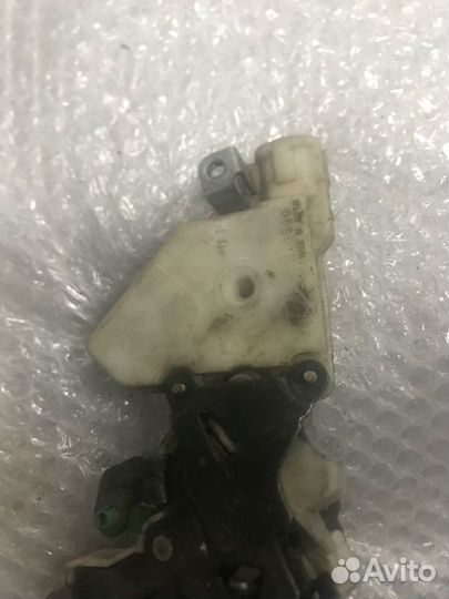 Замок двери задний левый Nissan Maxima A32 VQ20DE