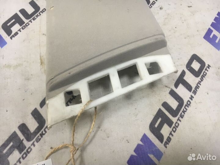 Накладка центральной стойки правая Рено Меган 2