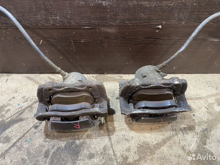 Суппорт передний Mercedes-Benz W204