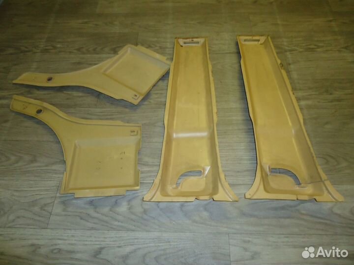 Обшивка правая средней стойки Isuzu Trooper