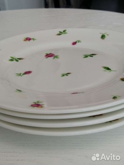 Фарфоровые тарелки набор