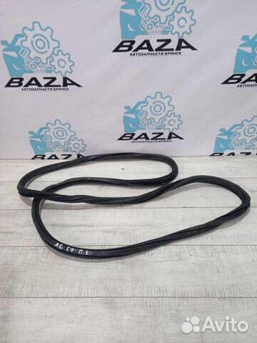 Уплотнитель передней левой двери Audi A6 C7