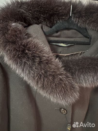 Пальто женское зимнее с мехом 44