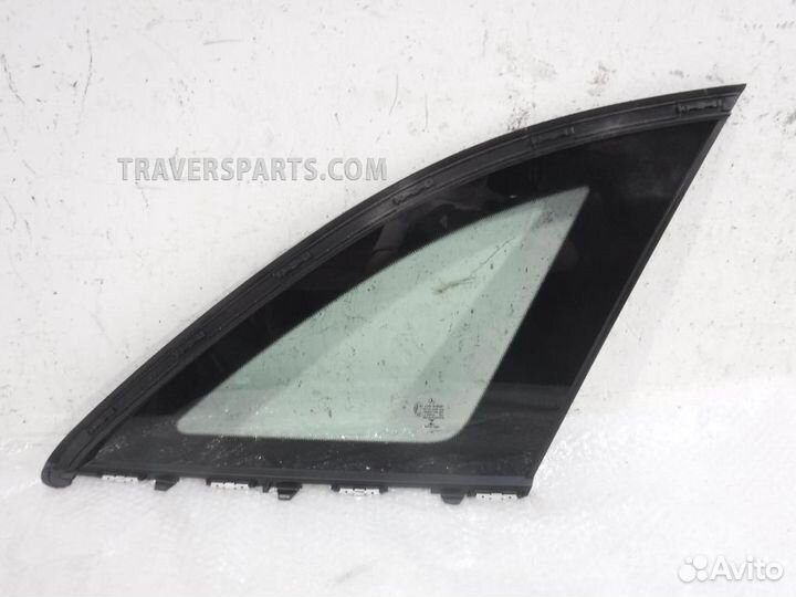 Форточка заднего правого крыла