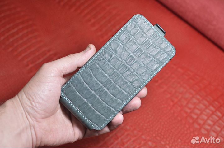 Кожаный чехол на телефон ручной работы