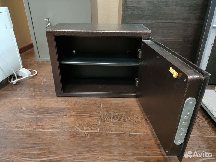 Сейф маленький