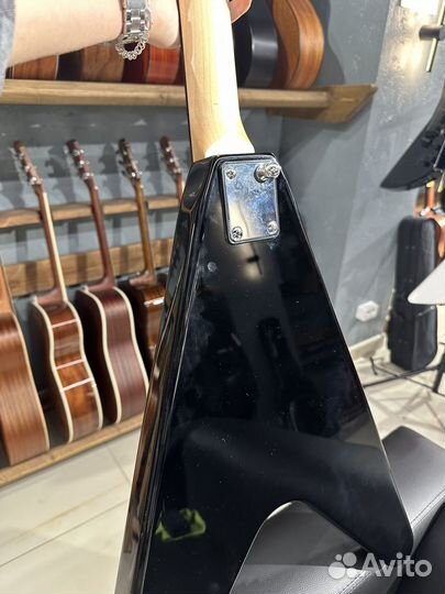 Электрогитара Caraya E235BK (стрела)