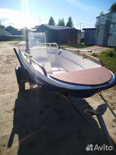 Лодка с мотором