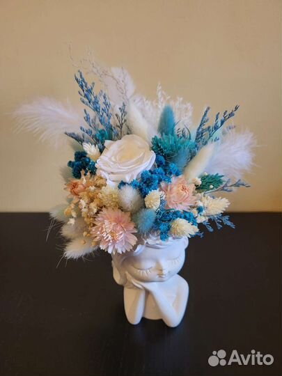 Букет из сухоцветов в кашпо