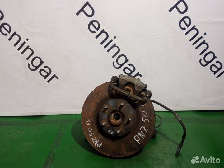 Ступица (кулак, цапфа) передняя левая Nissan