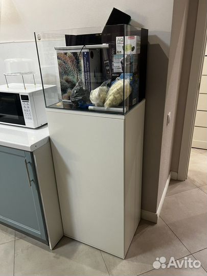 Морской аквариум с тумбой новый