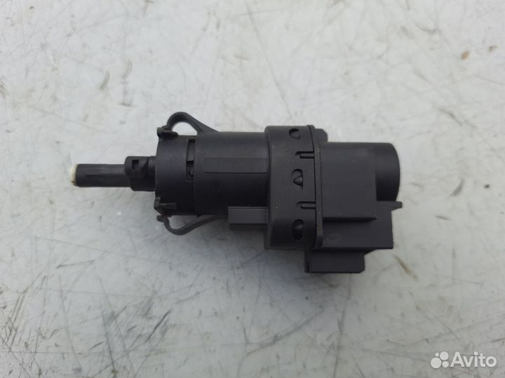 Датчик включения стопсигнала Форд Торнео Коннект