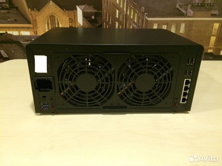 Сетевое хранилище NAS Synology DS1813+