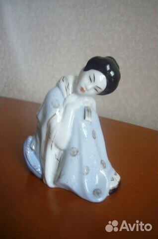 Фарфоровая статуэтка 