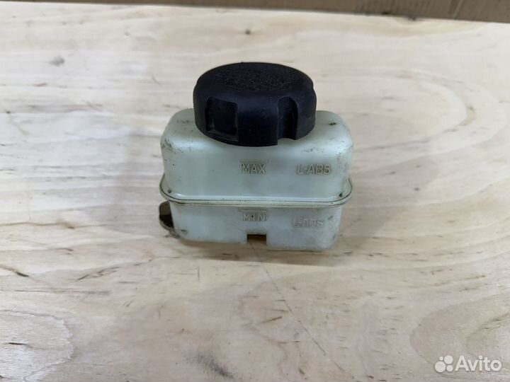 Бачок тормозного цилиндра Hyundai Sonata 5