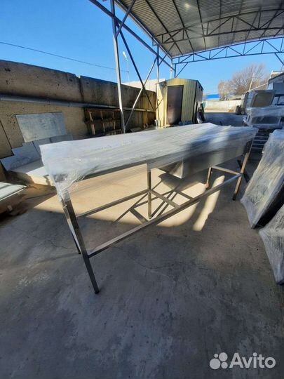 Стол с полками