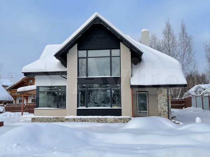 Коттедж 220 м² на участке 12 сот.