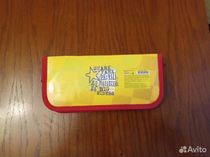 Пенал школьный