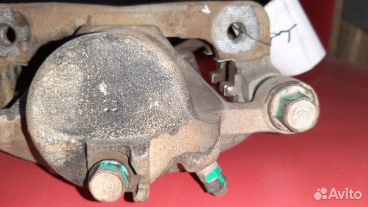 Суппорт передний правый Honda Cr-V RD5 K20A 2002