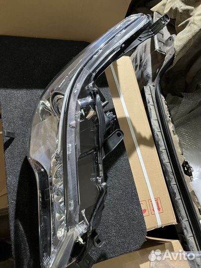 Фара правая LED Toyota Fortuner 2015