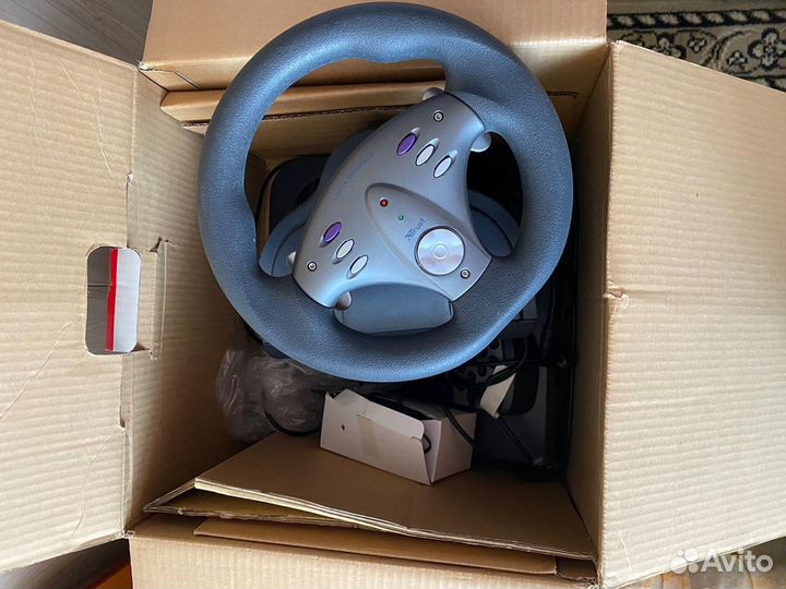 Игровой руль с педалями