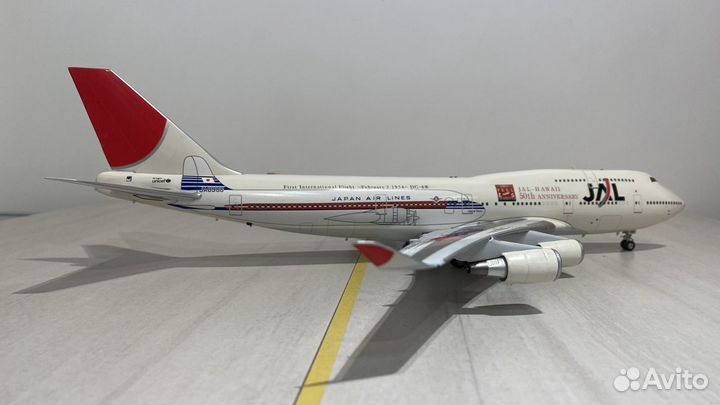 Металлическая модель самолёта Boeing 747 JAL