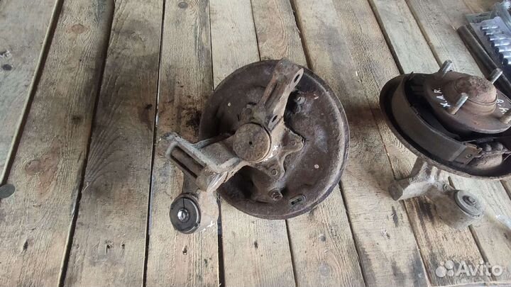 Кулак задний Hyundai Elantra 3 XD ступица задняя