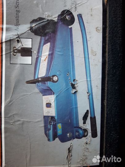 Домкрат подкатной,3 тонны,бу